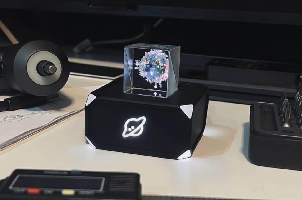 How to Display NFT Art in 2024: A Comprehensive Guide 2 holocube nft display